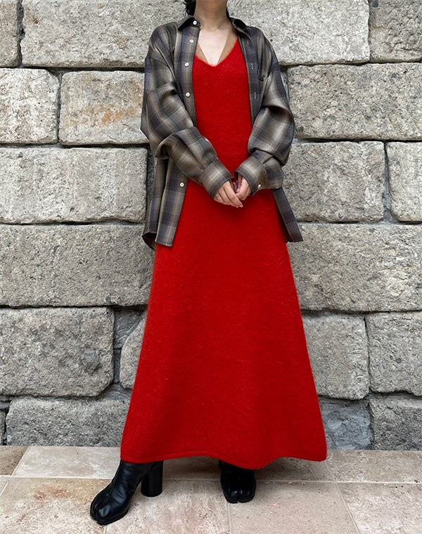 
                  
                    Load image into Gallery viewer, GARMENT-DYED BABY ALPACA FUR KNIT DRESS / 303178252001
                  
                