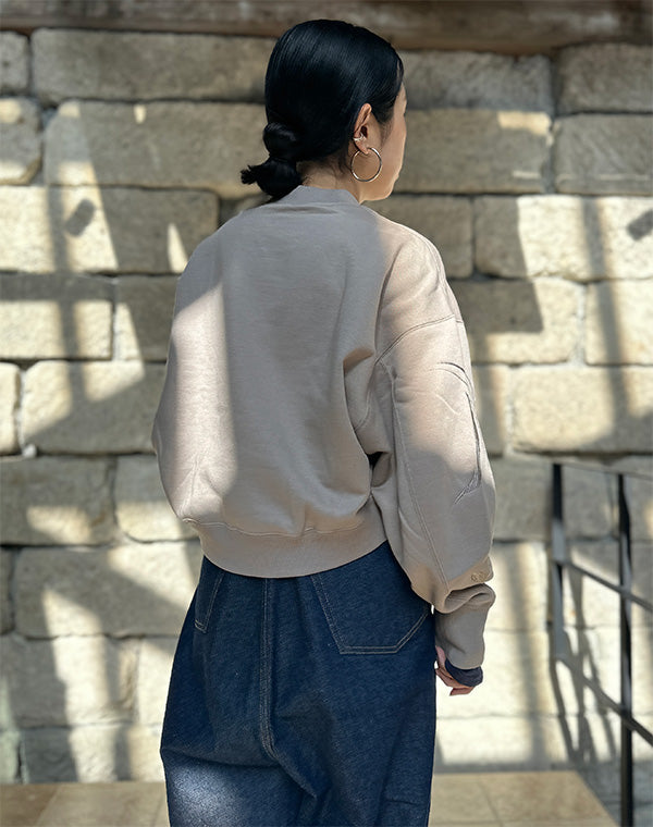 
                  
                    Load image into Gallery viewer, Floral Motif Embroidered Sweatshirts / 305165252001
                  
                