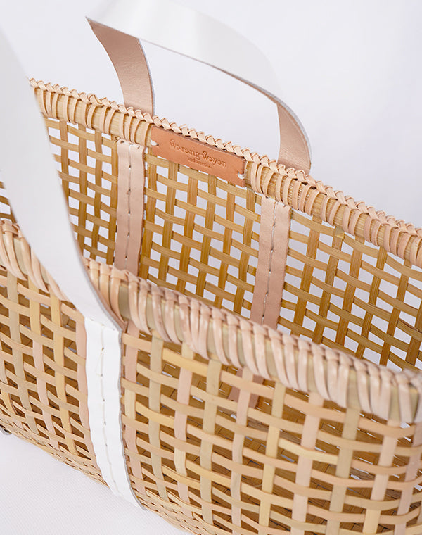 
                  
                    Load image into Gallery viewer, amiami 革手バスケット M ホワイト / 904834253022
                  
                