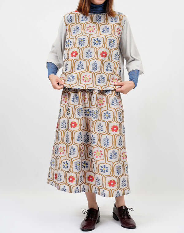 
                  
                    Load image into Gallery viewer, リーフ柄ジャカードブラウス / BEH01068WA
                  
                