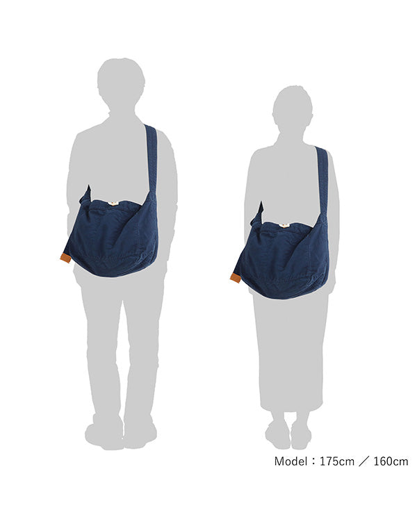 
                  
                    Load image into Gallery viewer, LUGGAGE LABEL / TRUE BLUE / SHOULDER BAG(L) / 335847242001
                  
                