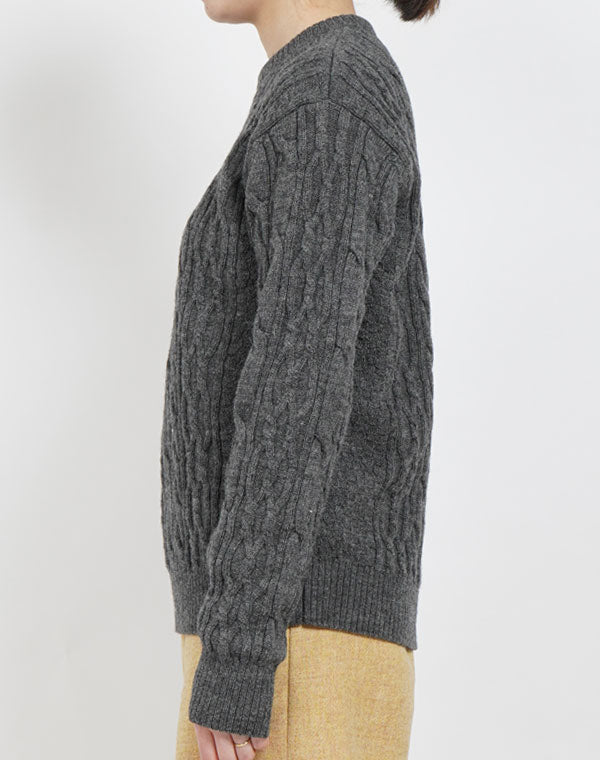 
                  
                    Load image into Gallery viewer, SHION ミドルゲージ ケーブルセーター / JJA19502UB
                  
                