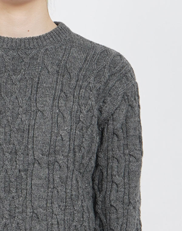 
                  
                    Load image into Gallery viewer, SHION ミドルゲージ ケーブルセーター / JJA19502UB
                  
                