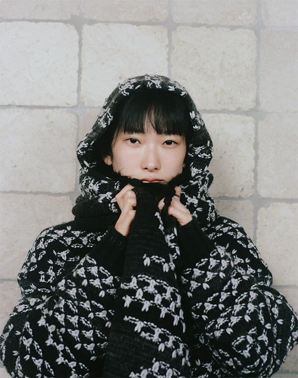 
                  
                    Load image into Gallery viewer, Roving Thread Hoodie / BEA25402UA
                  
                