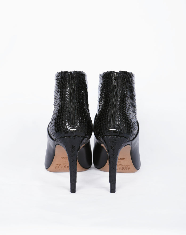 
                  
                    Load image into Gallery viewer, 【外箱&amp;amp;保存袋に汚れ/靴底に擦れ有】Maison Margiela - 58WP0073 ブーティー / 803238162003A
                  
                