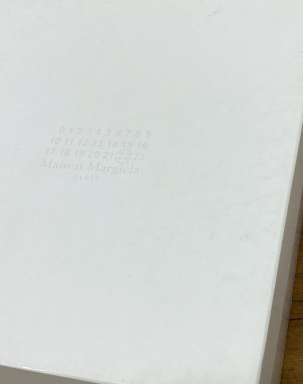 
                  
                    Load image into Gallery viewer, 【外箱&amp;amp;保存袋に汚れ/靴底に擦れ有】Maison Margiela - 58WP0073 ブーティー / 803238162003A
                  
                