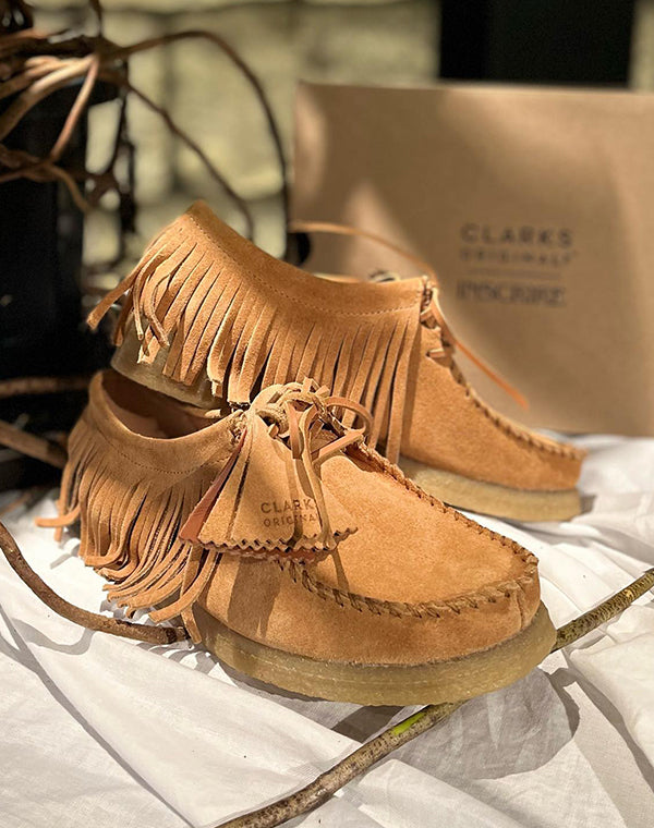 
                  
                    Load image into Gallery viewer, INSCRIRE - INSCRIRE×CLARKS WALLABEE レザーシューズ / 364342231002
                  
                